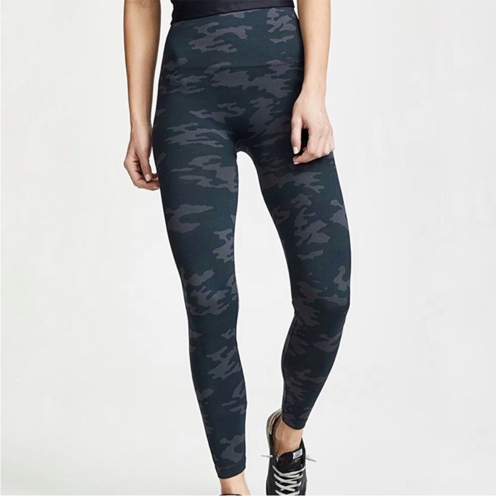 Spanx Look At Me Now Black Camo Leggings Size Small E3